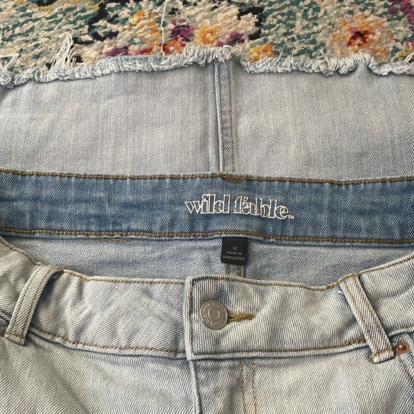 Light blue distressed denim mini jean skirt - Picture 3 of 3